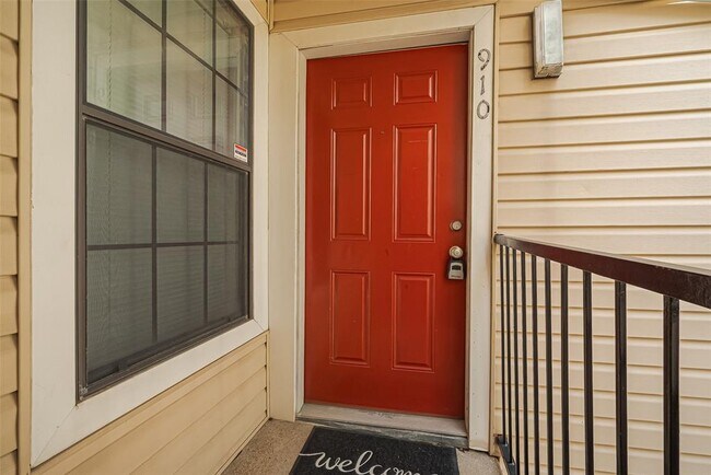 Building Photo - 2750 Holly Hall St