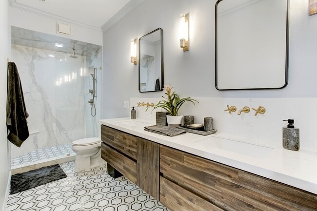 Building Photo - 2111 Welch St