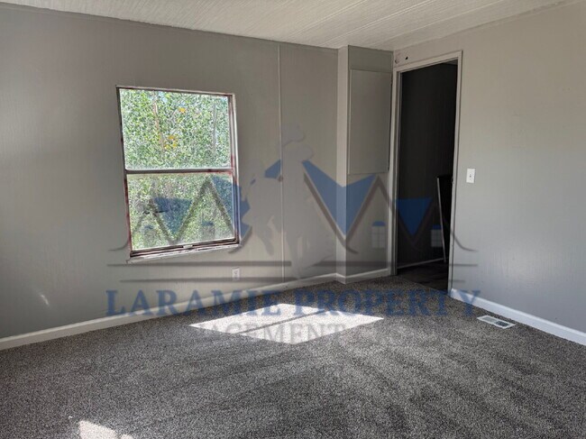 Building Photo - 2 bedroom