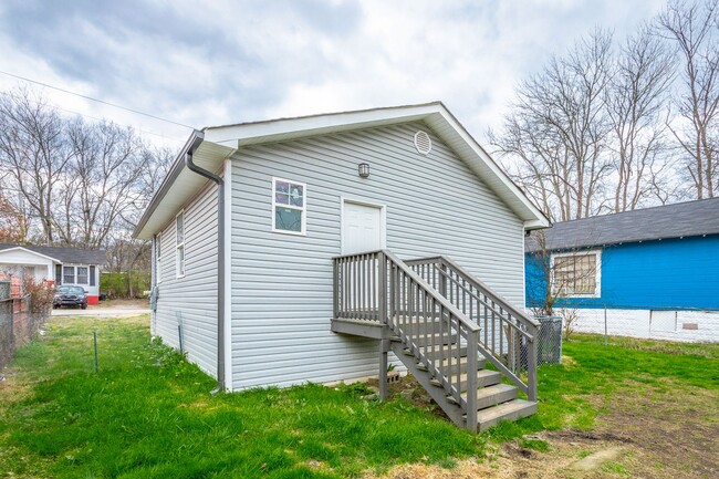 Building Photo - 2 Bedroom 1 Bath Southside