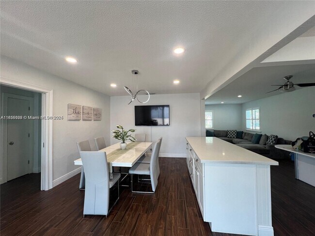 Building Photo - 4081 Lake Dr