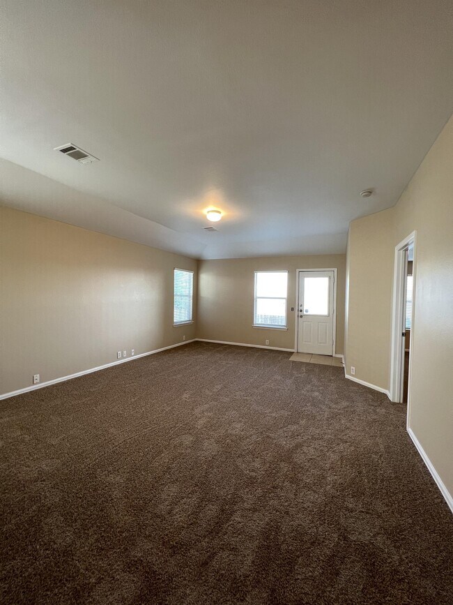 Building Photo - 9411 Massaro St
