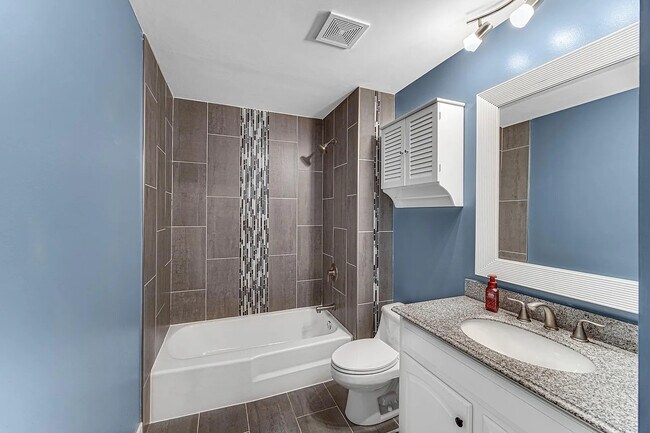 Building Photo - 15830 Terrace Dr