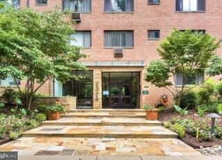 Secured Access Entrance - 2325 42nd St NW