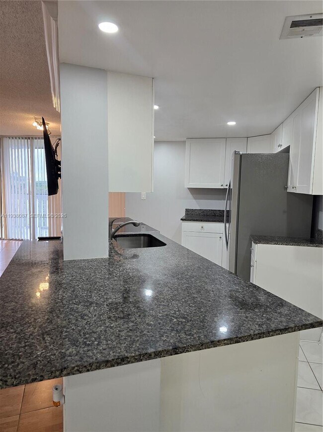 Building Photo - 6921 Environ Blvd