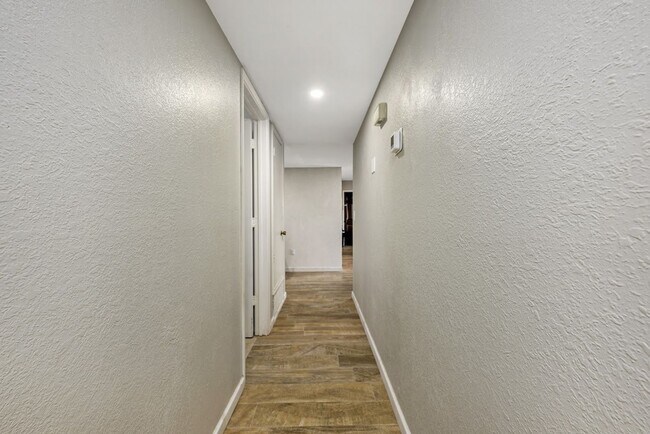 Building Photo - Sunburst Drive