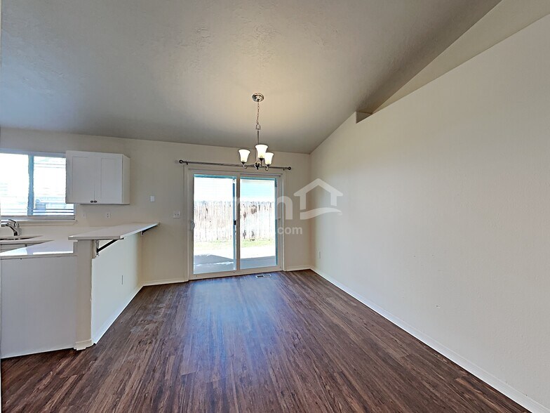 Building Photo - 1279 N Black Wolf Ave
