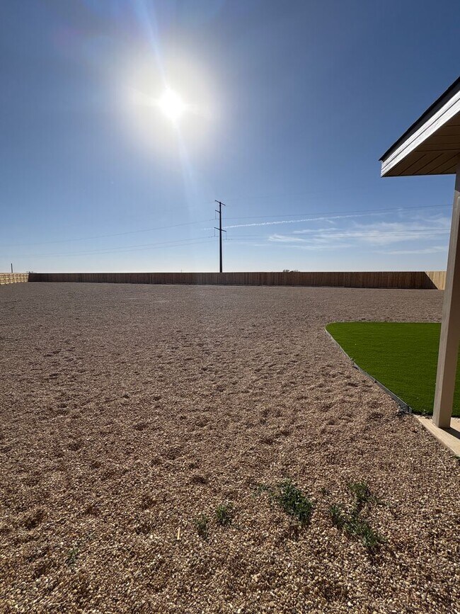 Building Photo - Space, Space and more Space! This ones for you!