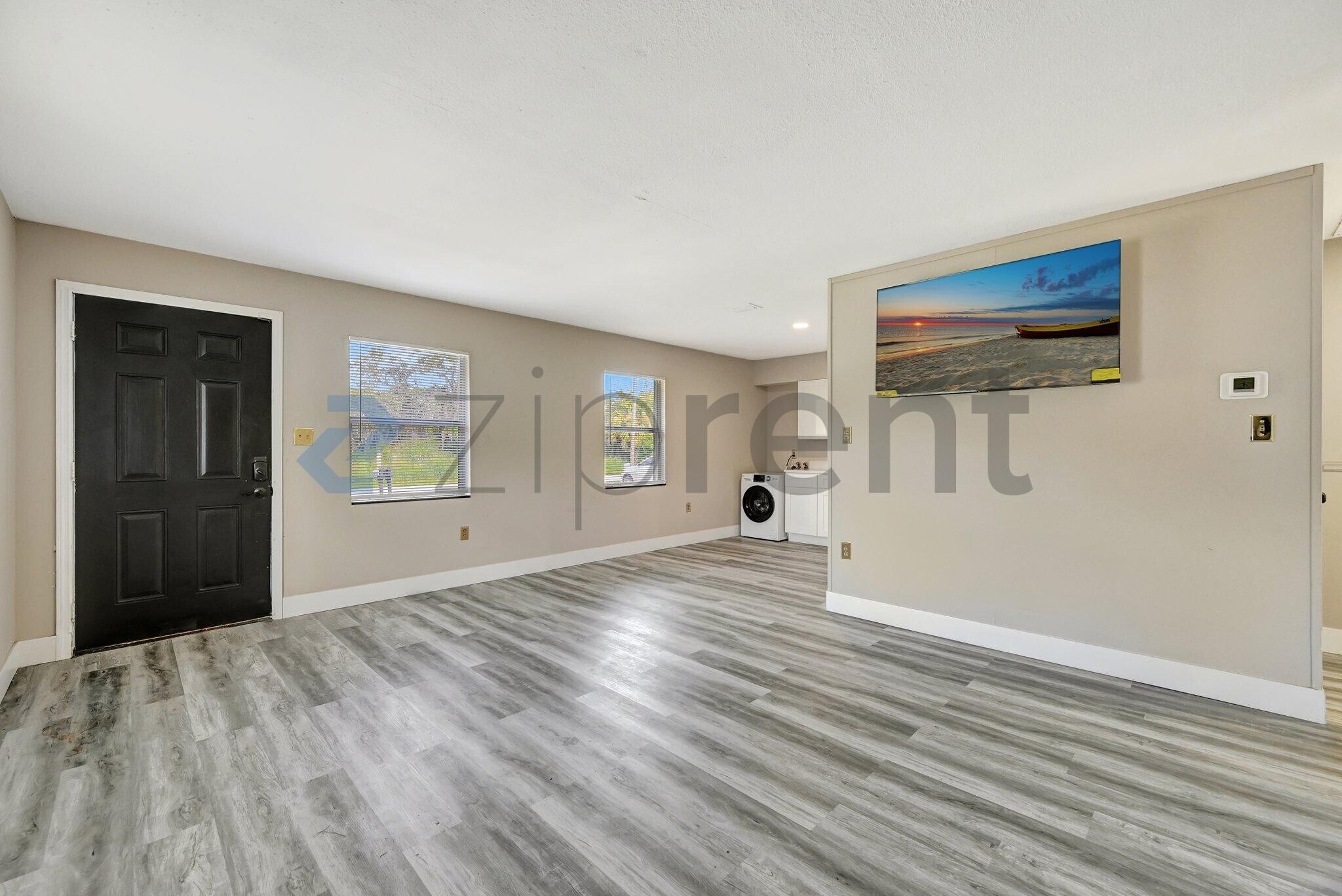 Building Photo - Unit A