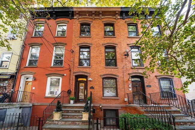 Building Photo - 235 Bloomfield St