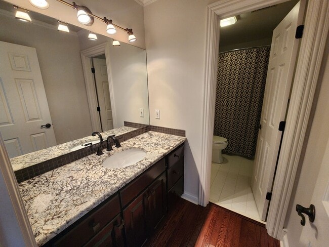 Building Photo - Gorgeous 4/3.5 with amazing back patio!