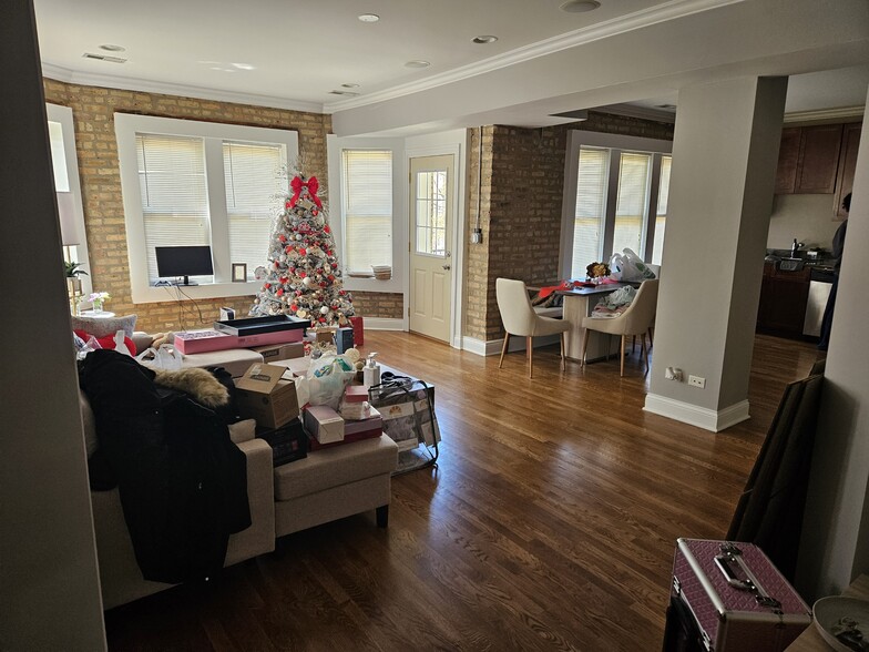 Living Room - 6503 N Mozart St