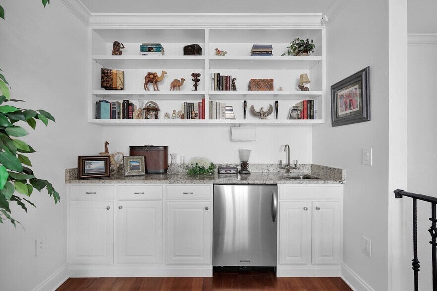 Building Photo - 400 E Bay St