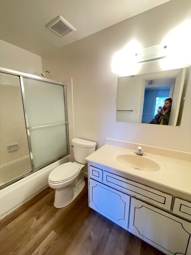Building Photo - Beautiful Capitola Condo minutes from Capitola Village!