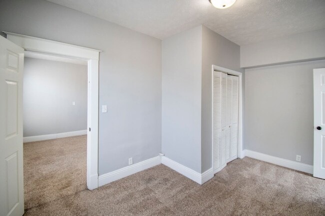 Building Photo - Large 3 Bedroom in Dahlman