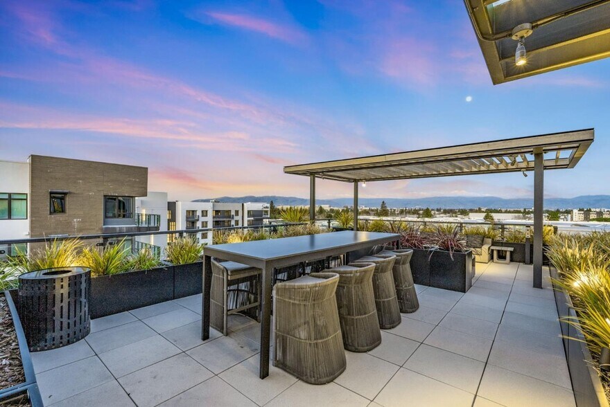 Building Photo - 3578 Rambla Pl