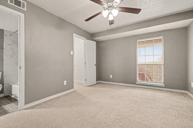 Building Photo - 3645 W Northgate Dr