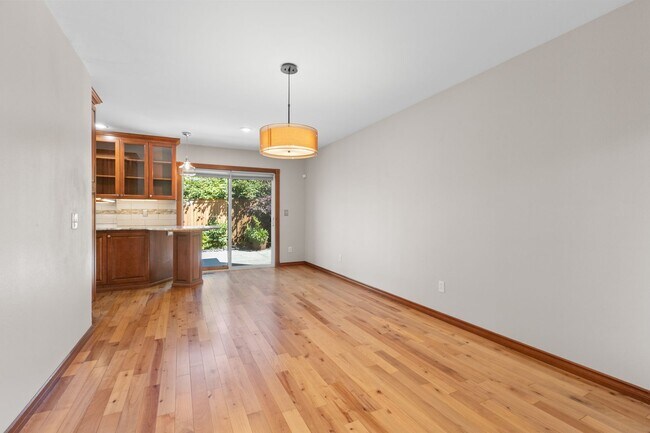 Building Photo - 3Bd/3Ba Seattle House