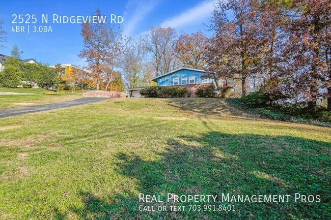 Building Photo - 2525 N Ridgeview Rd