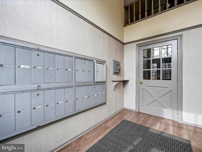 Building Photo - 421 Drummers Ln