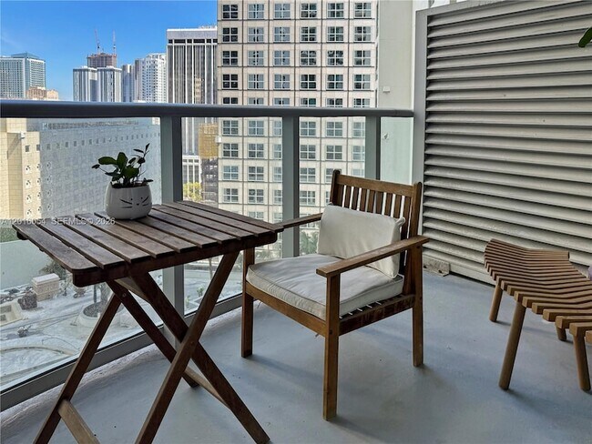Building Photo - 300 S Biscayne Blvd