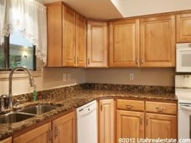Building Photo - Prime Amenities Await: Newly Renovated 2-B...