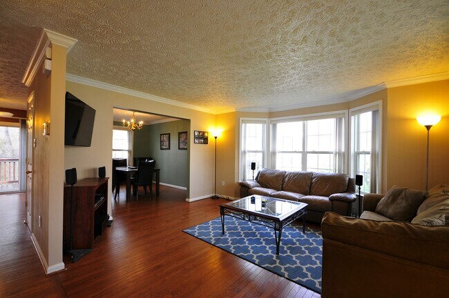 Building Photo - 6694 Huntshire Dr