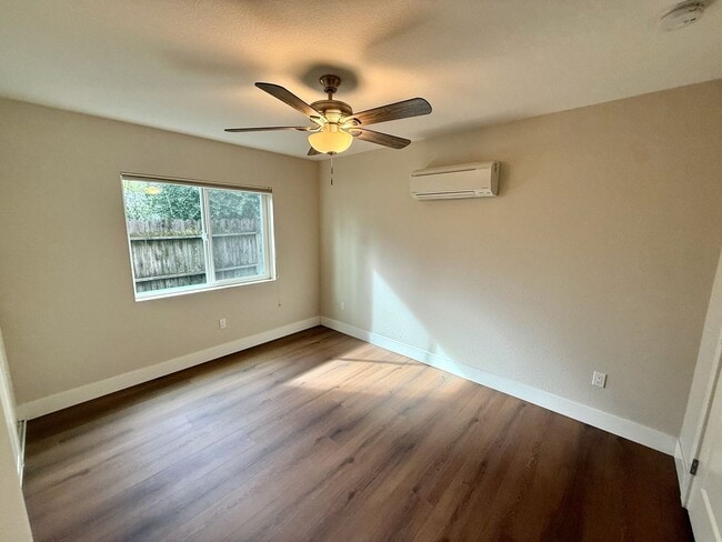 Building Photo - NEW BUILD! Beautifully designed mini home with Solar!!