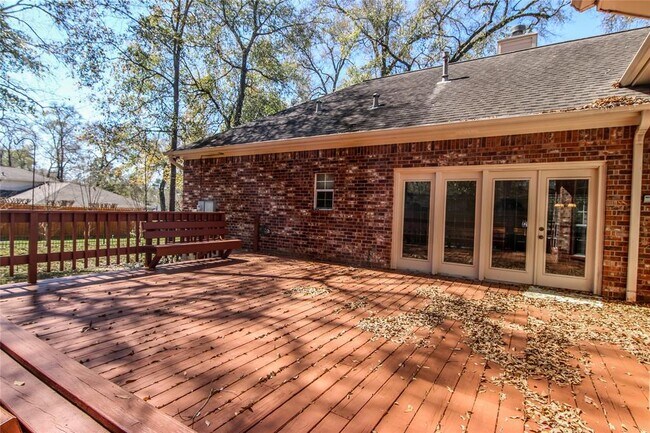 Building Photo - 2 Robin Trail