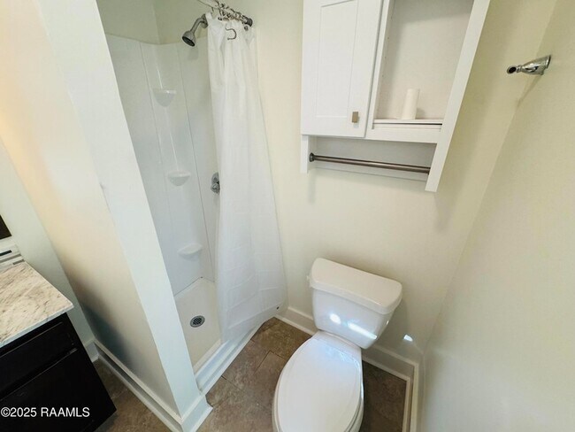 Building Photo - 113 Bayou St