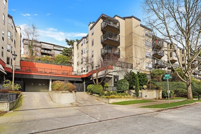 Primary Photo - 410 W Roy St