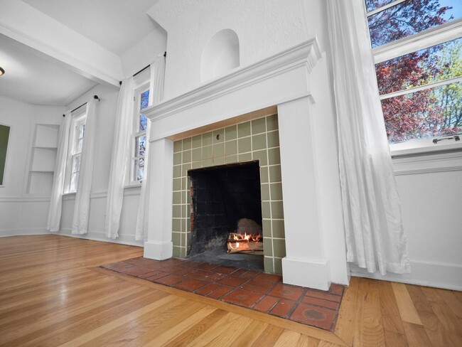 Building Photo - Spacious 4-Bedroom Home w/large Outdoor Sp...