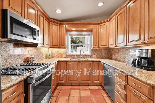 Building Photo - 194 Almeria Rd