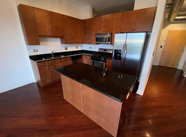 Building Photo - 3125 W Fullerton Ave