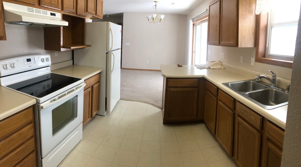 Building Photo - 514 4th Ave N