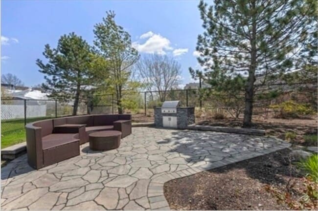 Building Photo - 10 Seaport Dr