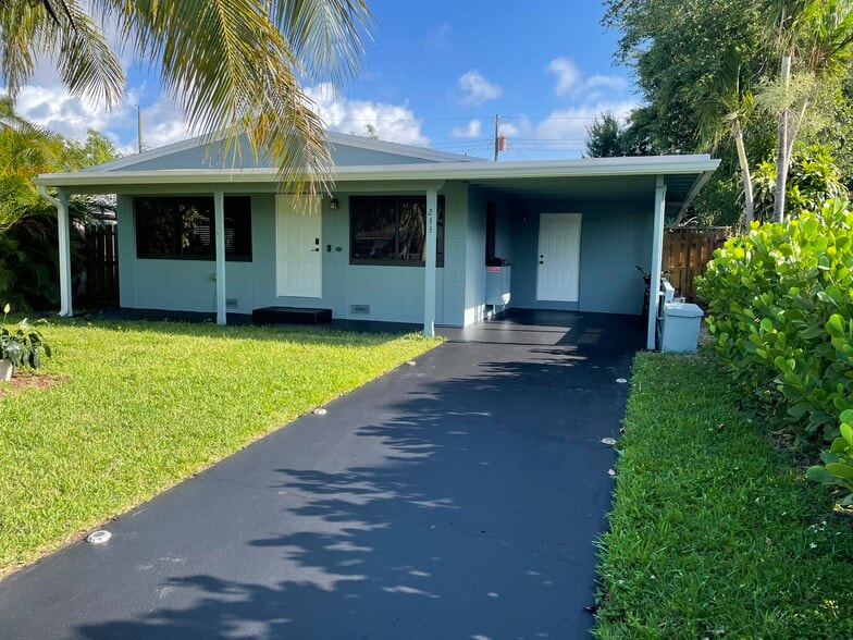 Building Photo - 233 SW 21st St