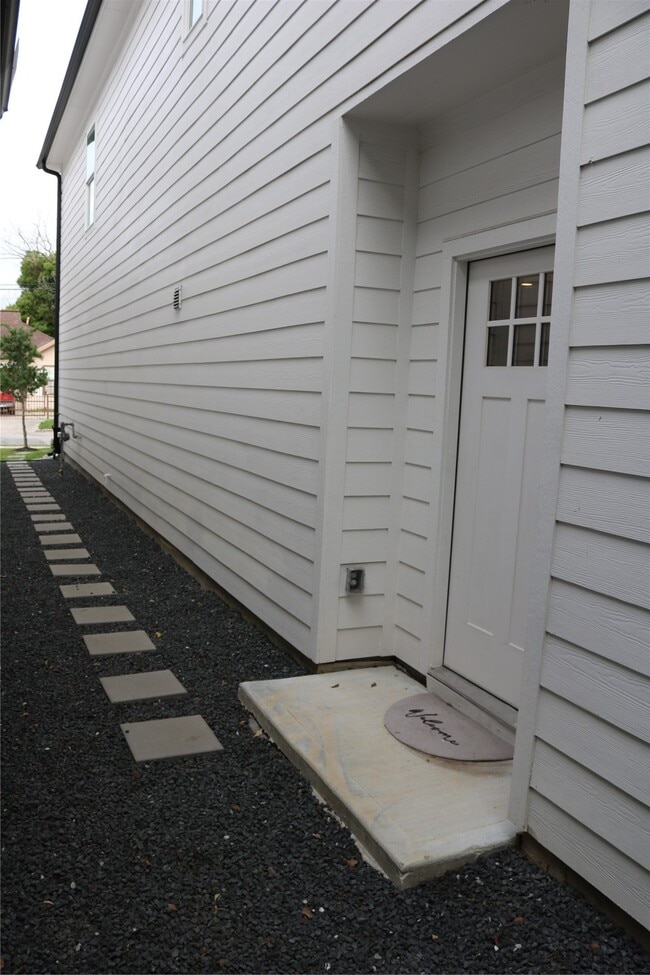 Building Photo - 4714 Fisk St