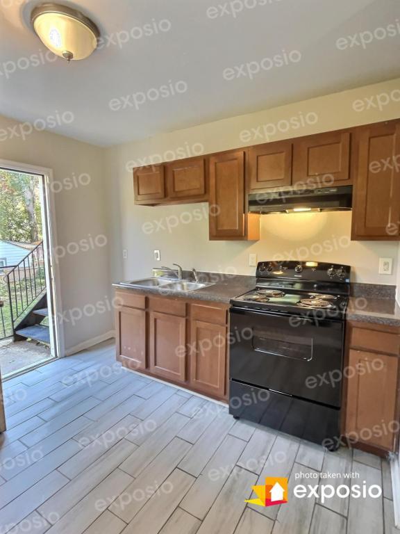 Building Photo - 1884 Center Ave