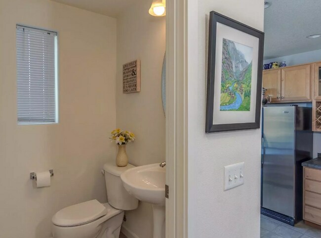 Building Photo - Gorgeous Murrayhill Town Home in a communi...