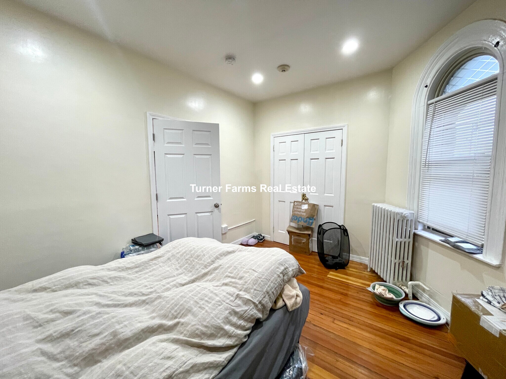 Building Photo - 879 Beacon St