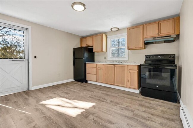 Primary Photo - 12 Monson St