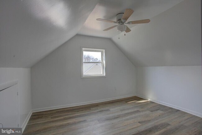 Building Photo - 232 Cabbel Dr