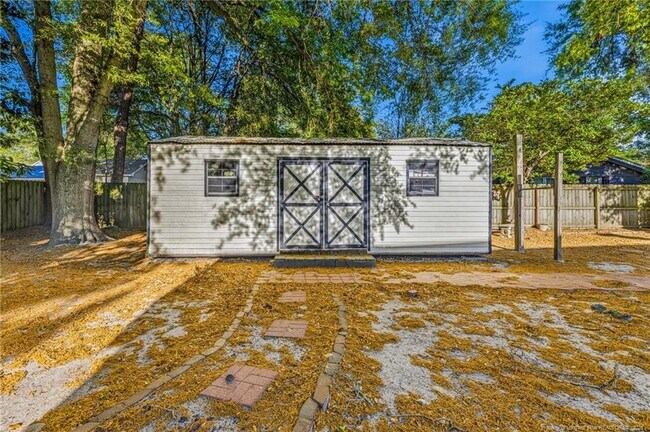 Building Photo - 325 Northview Dr