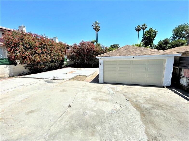 Building Photo - 8650 Orion Ave