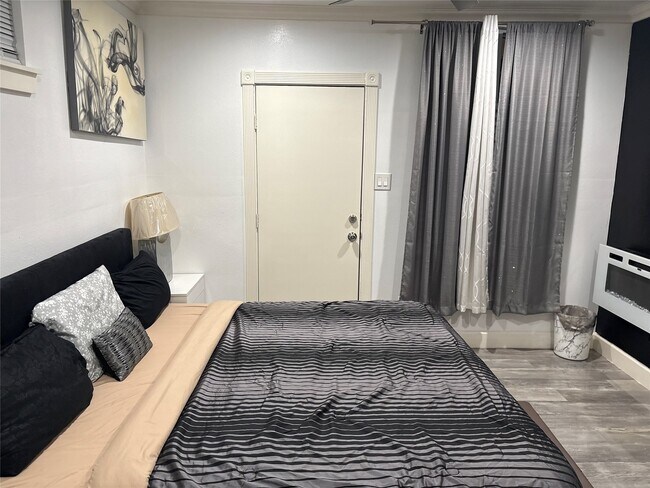 Building Photo - 3021 Gray St