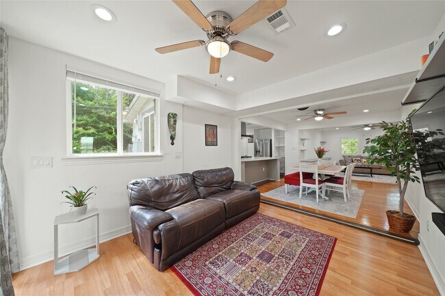 Building Photo - 4019 Blue Bonnet Blvd