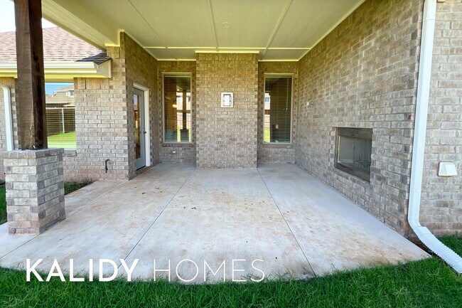Building Photo - 805 Red River Dr