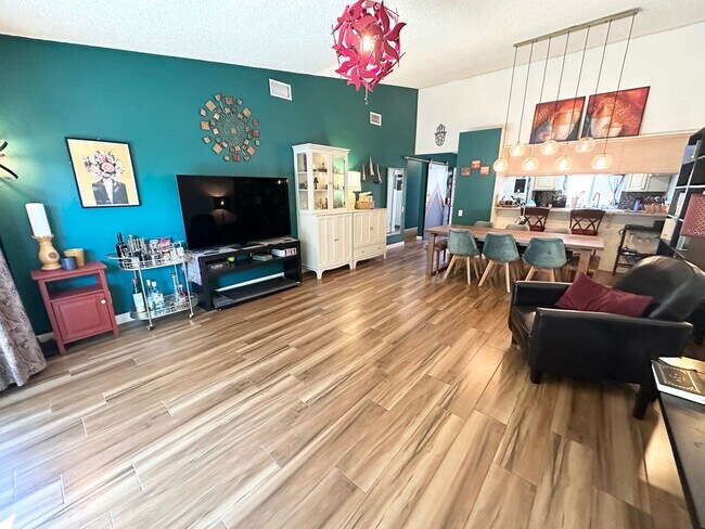 Building Photo - 386 N IronPike Cir