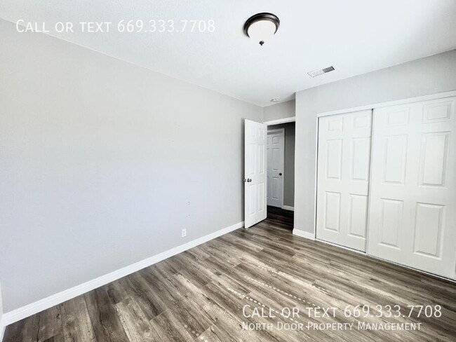 Building Photo - 3197 Bourgeois Way